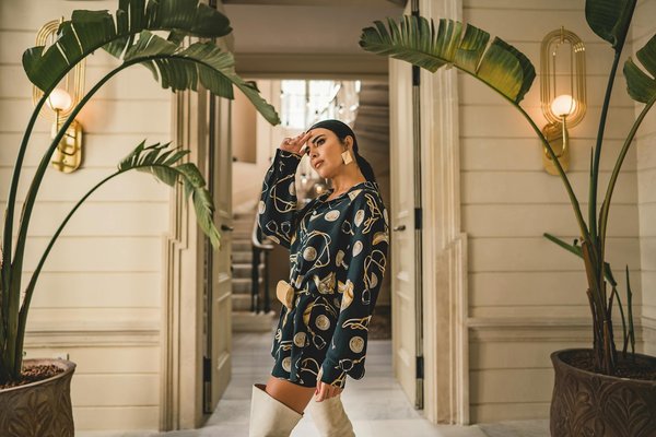 Elevate Your Style: Stylish Ways to Rock a Chunky Wool Sweater for Sophisticated Evenings in the Welsh Countryside